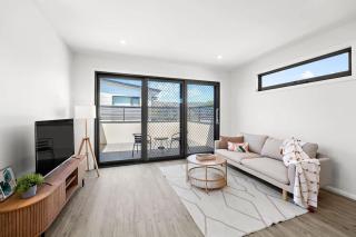 Coastal Lifestyle in Modern 3BR Rosebud Townhouse - Rosebud - 5