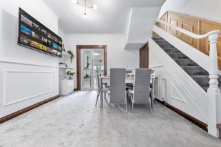 Charming City Retreat,4 Bedroom House,Garden,Free Parking - 6