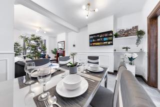 Charming City Retreat,4 Bedroom House,Garden,Free Parking - 9