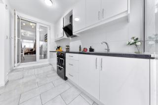 Charming City Retreat,4 Bedroom House,Garden,Free Parking - 3