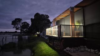 Lake Wellington Luxury Retreat - Wellington East - 0