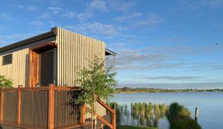 Lake Wellington Luxury Retreat - 9