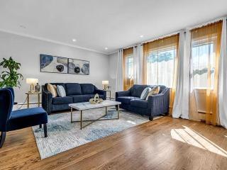 Suburban 3BR Stylish Oasis - 7