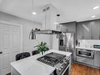 Suburban 3BR Stylish Oasis - 5