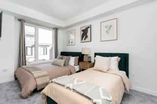 Sweet Townhouse with Rooftop Patio in Erin Mills - Mississauga - 9