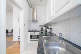 CENTRAL BRIGHT & CHARMING 2 BEDROOM apartment IN EARLS COURT KENSINGTON 2 MINUTES TO DISTRICT & PICCADILLY LINES tube STUNNING GARDEN VIEWS - Londra - 1