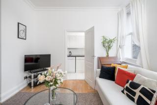 CENTRAL BRIGHT & CHARMING 2 BEDROOM apartment IN EARLS COURT KENSINGTON 2 MINUTES TO DISTRICT & PICCADILLY LINES tube STUNNING GARDEN VIEWS - Londra - 5