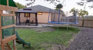 Private Home - Playground, Jumping Mat, BBQ, Darts, Firepit, Gazebo, 4 Smart TVs, White Cotton Bedding, - The Redwood Cul-De Sac Beach Retreat - 7