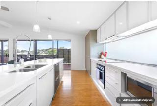 Terrigal Beach Home with Jacuzzi - Terrigal - 9