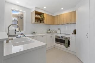 Stylish 3-Bed Apartment in Coastal Redcliffe - Redcliffe - 7