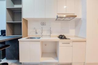 Styisth 2BR at Sky House BSD Apartment By Travelio - Tangerang - 1