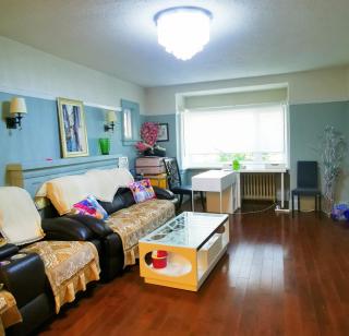 queen-size bed room in midtown - 3