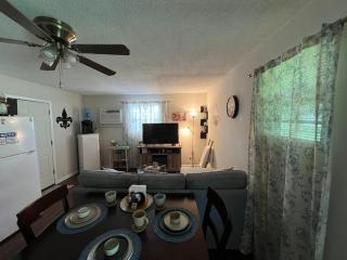 Mid-term Stays Fast Wifi & Comfy Bed - Lake Charles - 2