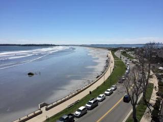 Queen Bed Condo by the Beach - Lynn - 0