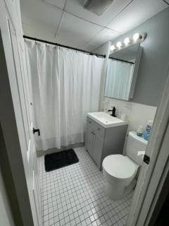 Queen Bed Condo by the Beach - Lynn - 3