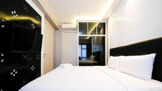 Enchanting and Stunning 2BR La Riz Supermall Mansion Apartment By Travelio - Surabaya - 8