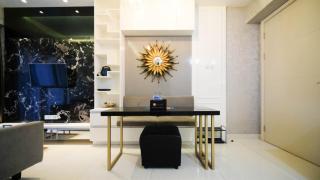 Enchanting and Stunning 2BR La Riz Supermall Mansion Apartment By Travelio - Surabaya - 2