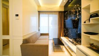 Enchanting and Stunning 2BR La Riz Supermall Mansion Apartment By Travelio - Surabaya - 1