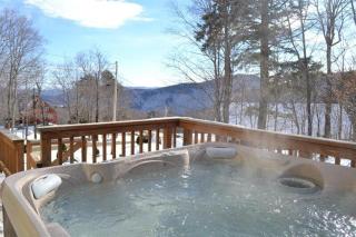 Trailside Village #7 - Slopeside 1BR with Hot Tub, Sauna and BBQ, Ski In Ski Out - Killington - 1
