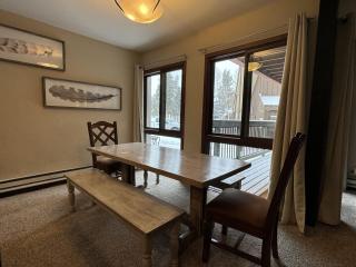 Beautiful Renovated 3BR in Keystone condo - 3
