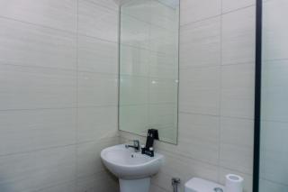 Modern Look 1BR at 22nd Floor Ciputra International Apartment By Travelio - Jacarta - 8