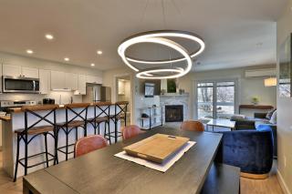 The Swirl Suite, Renovated 2RM-2BA Condo, Sleeps 6, Fireplace, Summer Pool - 0