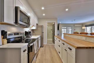 The Swirl Suite, Renovated 2RM-2BA Condo, Sleeps 6, Fireplace, Summer Pool - 3