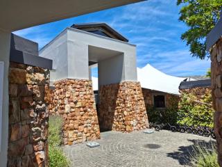 Lakeside Apartment in Oubaai Golf Estate - George - 1
