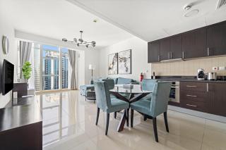 Large 1 BR Duplex With Lake View - Dubai - 1