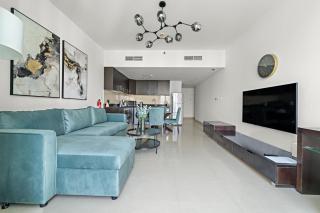 Large 1 BR Duplex With Lake View - Dubai - 9