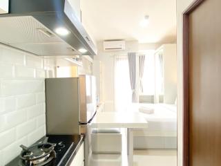 Best Deal and Cozy Studio Room Transpark Cibubur Apartment By Travelio - 5