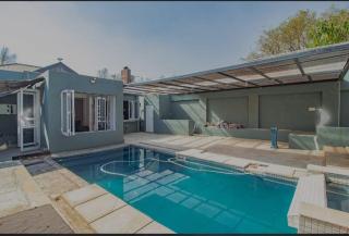 Spacious 3-Bedroom Gem in Vibrant Parkhurst - Joanesburgo - 0