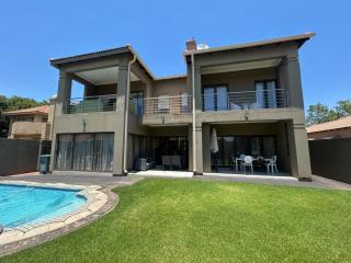 Luxury Villa in Golf Estate - Hartbeespoort - 9
