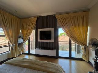 Luxury Villa in Golf Estate - Hartbeespoort - 2