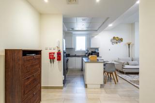 Superhost - Bright & Stylish 1-Bedroom in Bloom Tower, JVC - 6