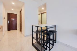 Comfortable and Homey Living 2BR at Sky House BSD Apartment By Travelio - Tangerang - 2