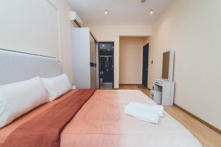 Danga Bay Vintage French 3BR6Pax Balcony Seaview by Our Stay - Johor Bahru - 5