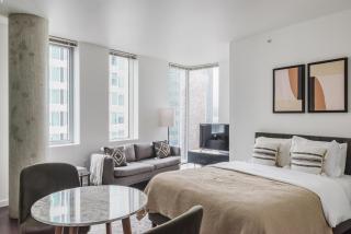 Blueground Bellevue pool nr parks SEA-801 - 0