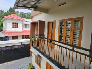 MIDDLE WAYANAD HOLYDAY Inn - Kaniyāmbetta - 8