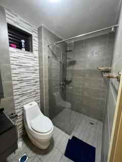 executive furnished apartments with breathtaking amazing city views gym heated swimming pool fully equipped gym children playground and ample parking space and proximity to major shopping malls and gourmet restraunts - Nairobi - 3