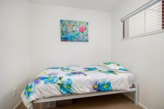 3 Minute Stroll To The Beach & Shops - 2