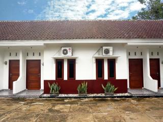Hansa Guest House Pacitan - Pacitan - 8