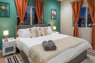 Newly Built 3BR Luxe Near Disneyland&Beaches - Sleeps up to 14 w Game Room, Balcony, 2 King Beds & Parking! - Midway City - 2