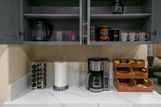 Spacious Disneyland Getaway I Game Room, King Suites & EV Access I Sleeps 14 - 1