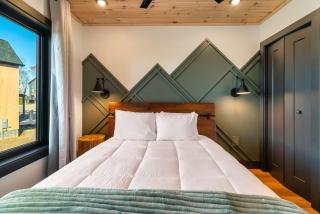 The Cozy Nook - NEW Luxurious Modern Retreat Cabin with Hot Tub, Game Room, Grill, Views - Close to Everything! - Sevierville - 1