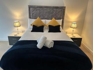 Kingsway House - Spacious 4 Bed Home From Home in Derby - Derby - 0