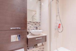 Stylish 2BD Hidden Gem by Victoria Park - 9