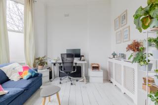 Homely 2BD Flat with Private Garden North London - 8