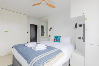 Bright and Stylish 2BD in Old Street w City Views - London - 4