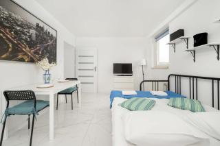 Jasne i Przytulne Studio Blisko Parku we Wrocławiu by Noclegi Renters - Wrocław - 1